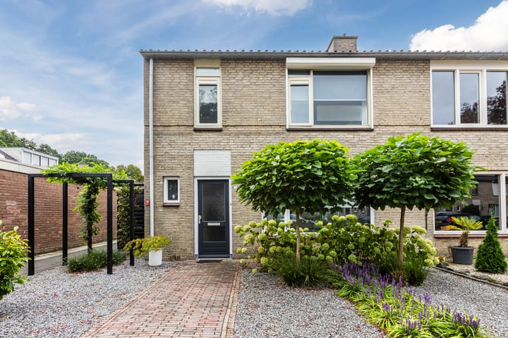 Photo 2 of Van Binsbergenstraat 1