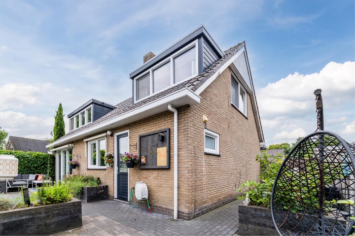 Photo 50 of Irisstraat 28