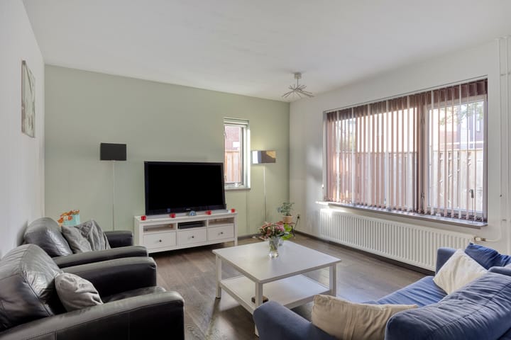 Foto 9 van Azalea 15