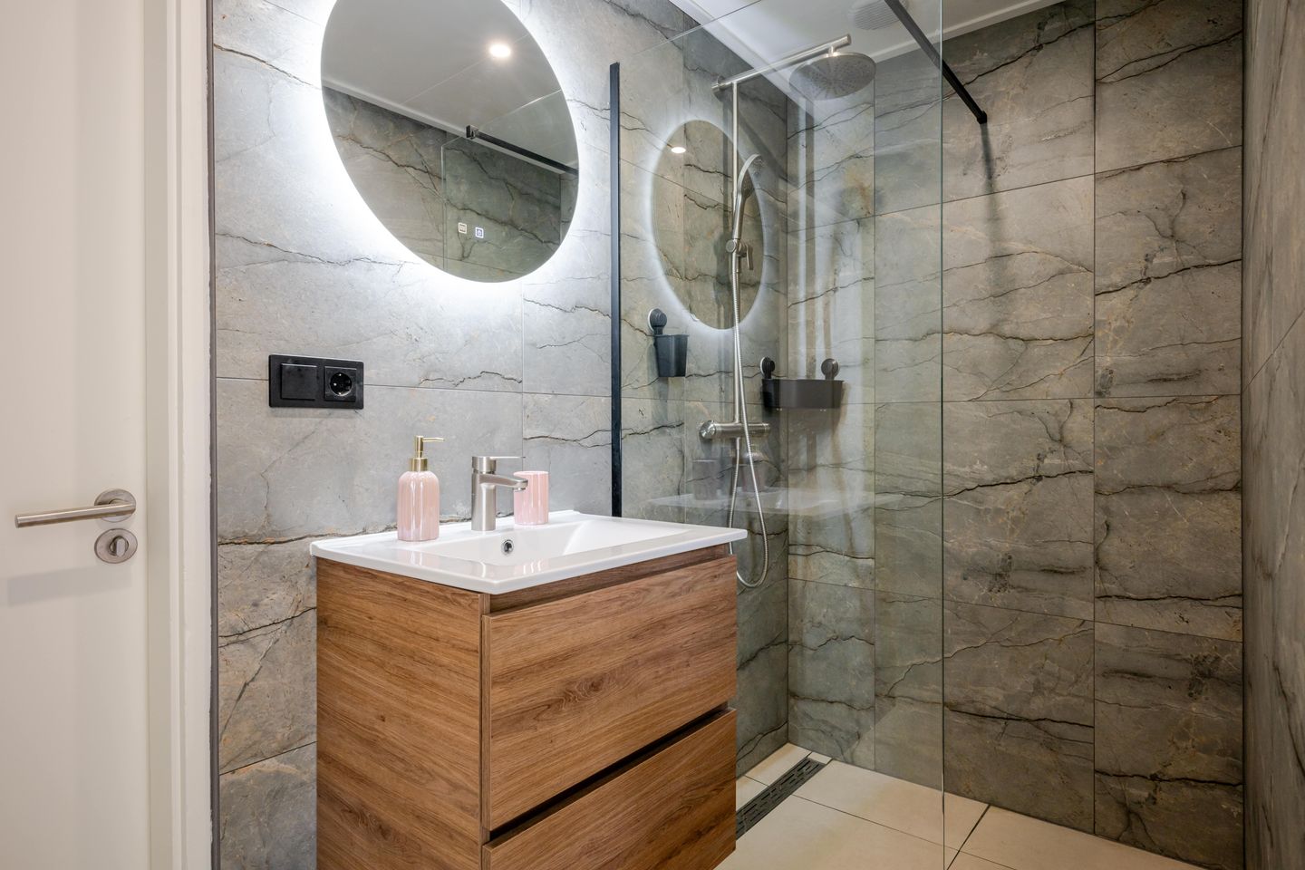 Photo 14 of Tesselschadestraat 109