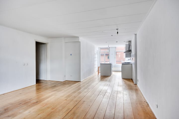 Photo 5 of Van Hallstraat 19-1