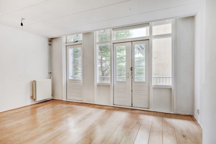 Photo 9 of Van Hallstraat 19-1