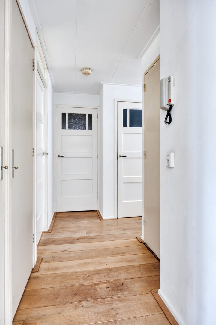 Photo 12 of Van Hallstraat 19-1