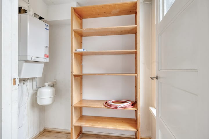 Photo 14 of Van Hallstraat 19-1