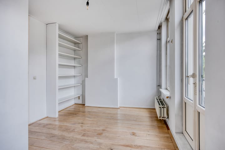 Photo 17 of Van Hallstraat 19-1