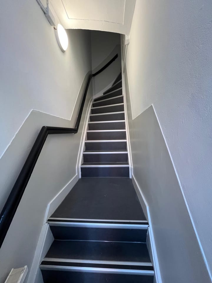 Photo 19 of Van Hallstraat 19-1