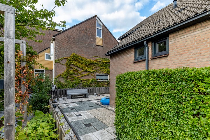 Foto 47 van Bernhardplaats 58