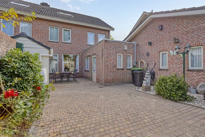 Photo 2 of Smidse 16