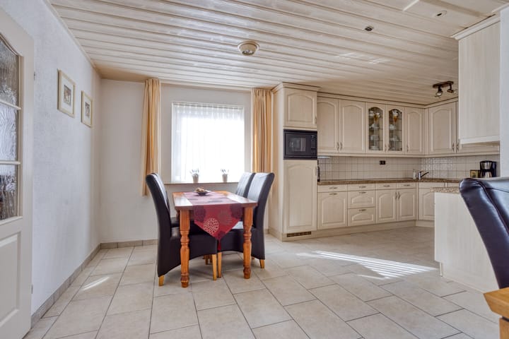 Photo 6 of Smidse 16