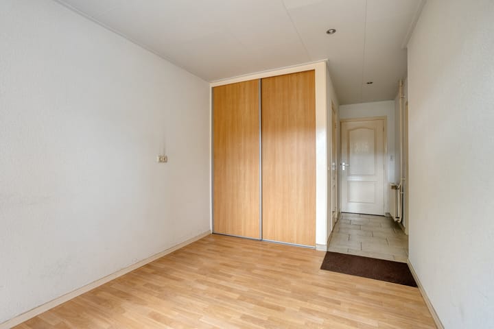 Photo 22 of Smidse 16