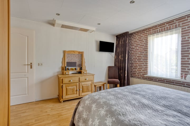 Photo 31 of Smidse 16