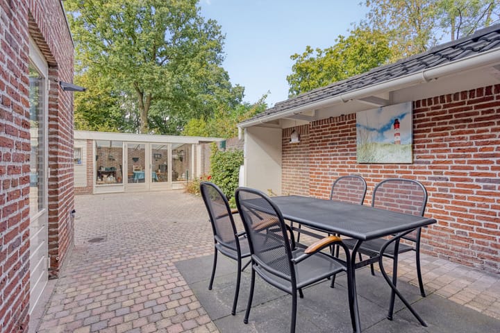 Photo 46 of Smidse 16