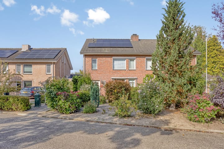 Photo 51 of Smidse 16