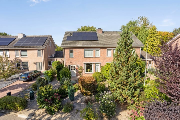 Photo 52 of Smidse 16