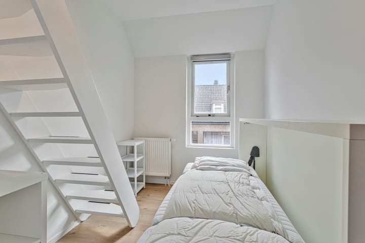 Photo 15 of Hoogzwanenstraat 137