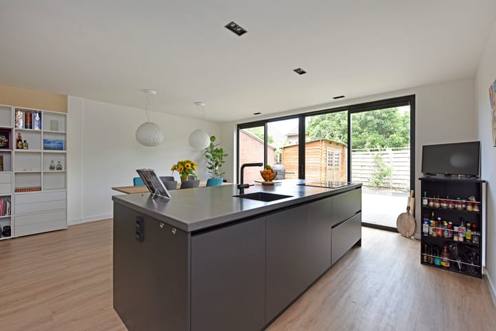 Photo 14 of Beatrixstraat 67