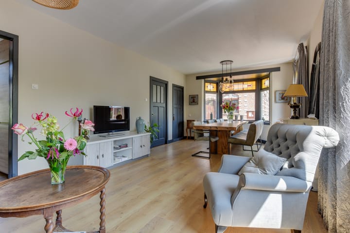 Photo 11 of Raadhuisstraat 25