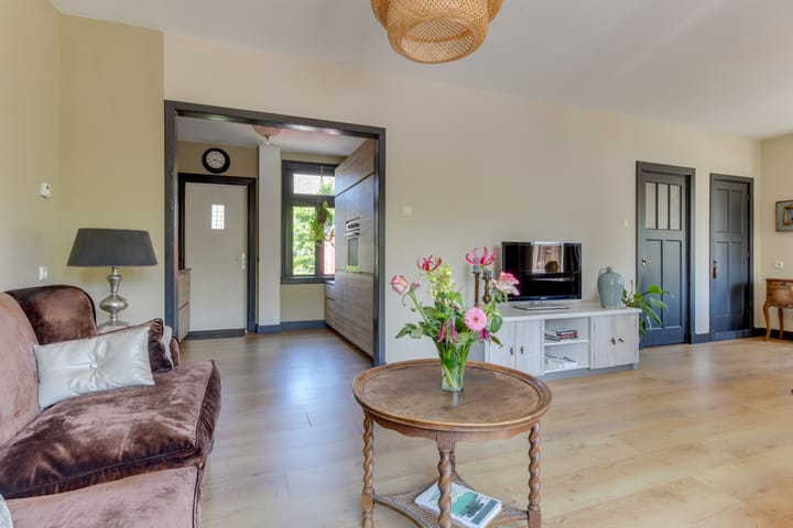 Photo 12 of Raadhuisstraat 25