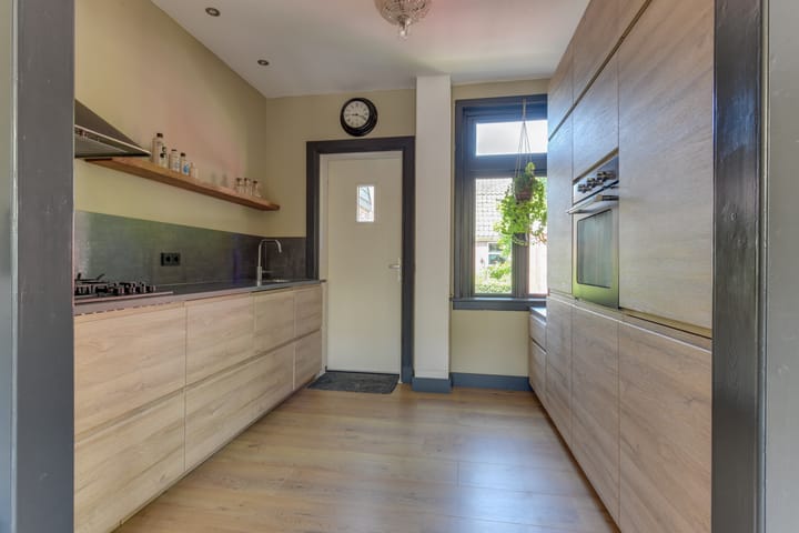 Photo 13 of Raadhuisstraat 25