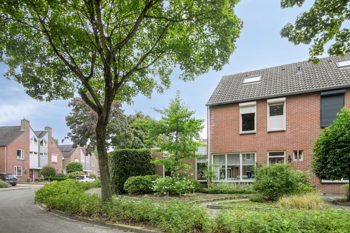 Foto 35 van Burg. Janssenring 56