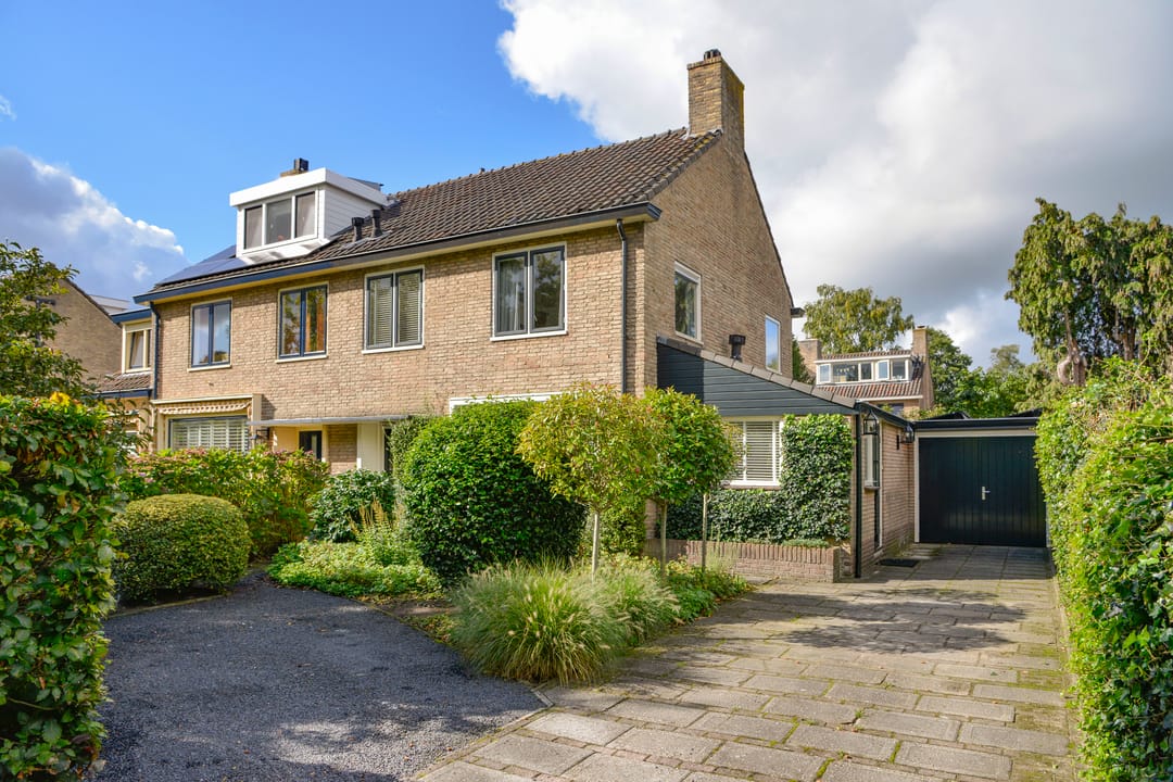 Photo 1 of Cort van der Lindenlaan 41