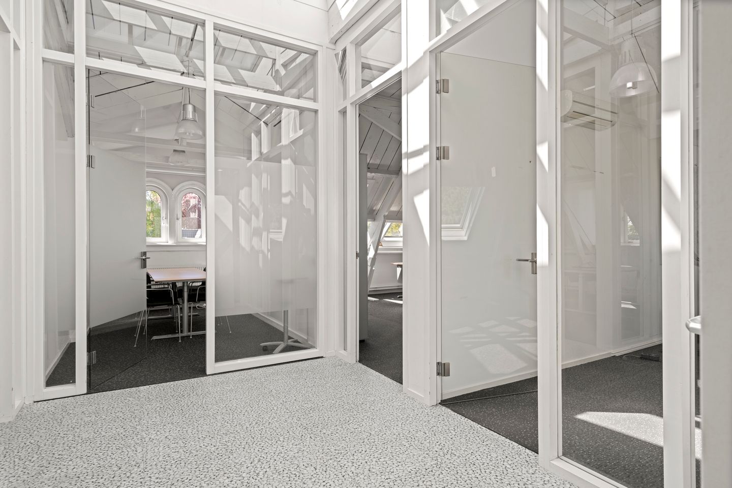 Bekijk foto 3 van Arnhemsestraatweg 8