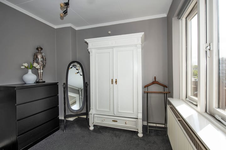 Foto 18 van Van Riebeekstraat 34