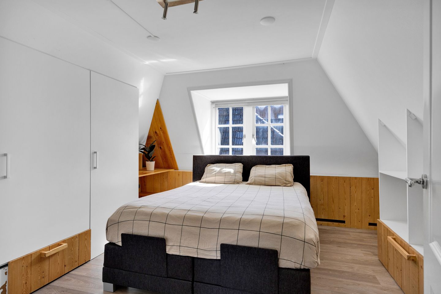 Photo 19 of Dubbelstraat 211