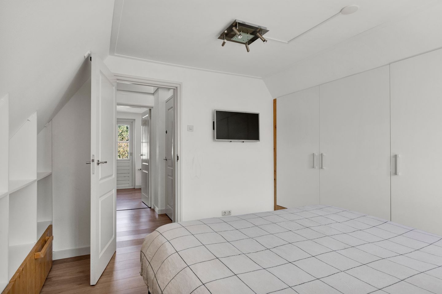 Photo 20 of Dubbelstraat 211