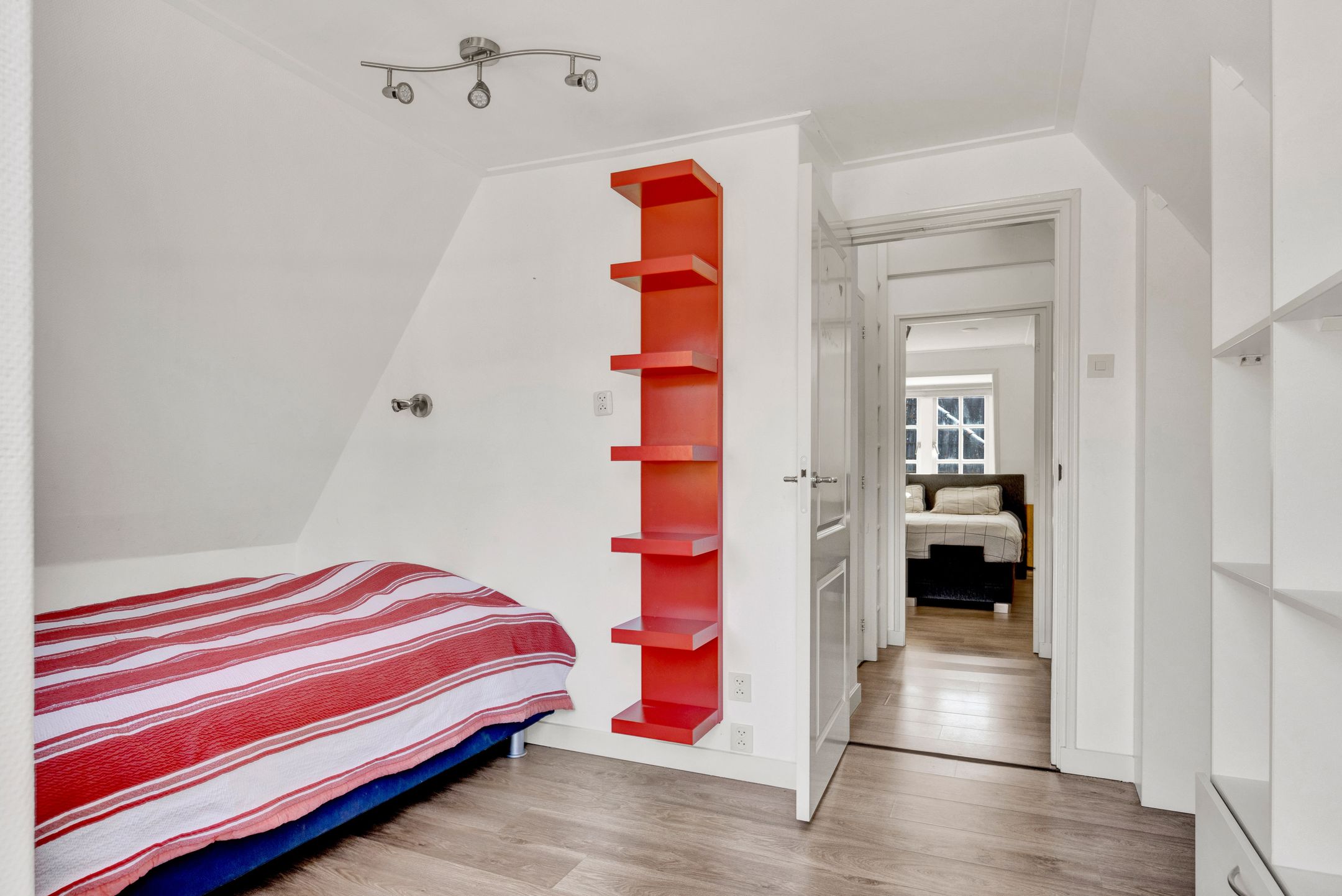 Photo 24 of Dubbelstraat 211