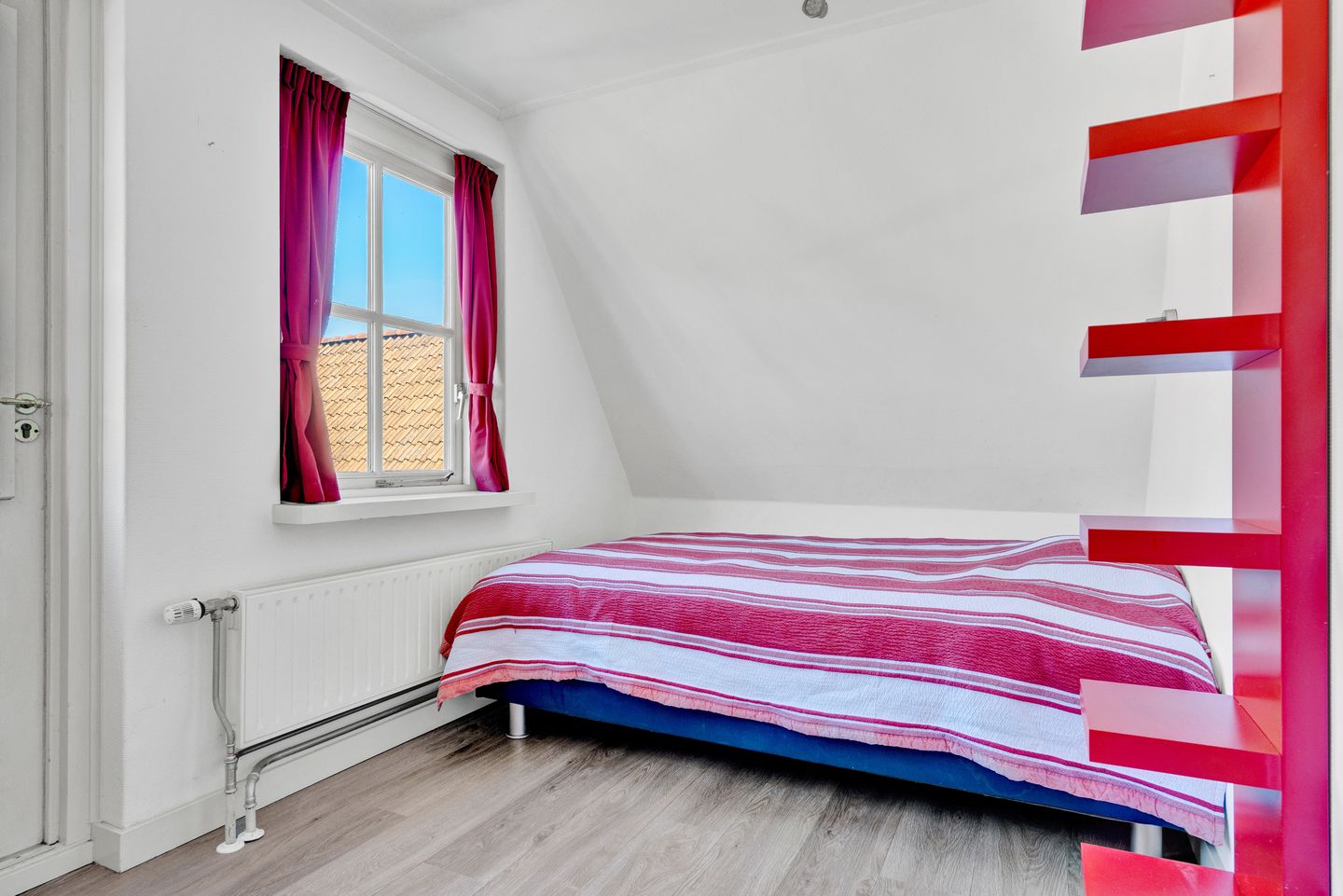 Photo 25 of Dubbelstraat 211