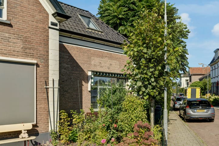 Photo 3 of Middelhovenstraat 3