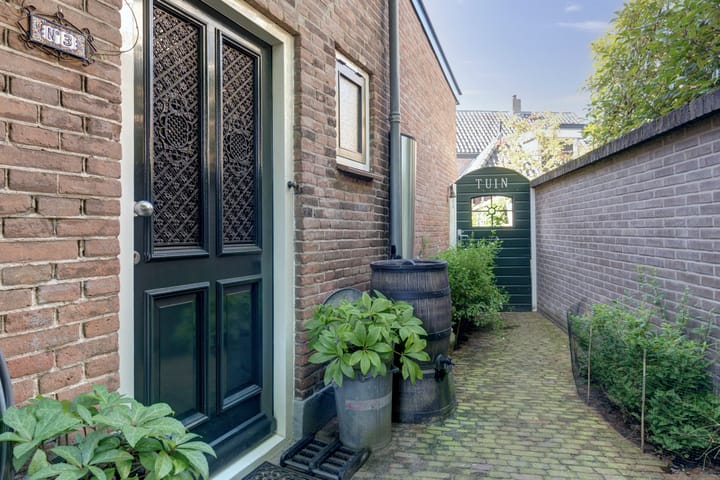 Photo 5 of Middelhovenstraat 3