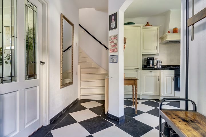 Photo 6 of Middelhovenstraat 3