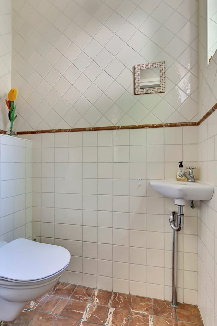 Photo 18 of Middelhovenstraat 3