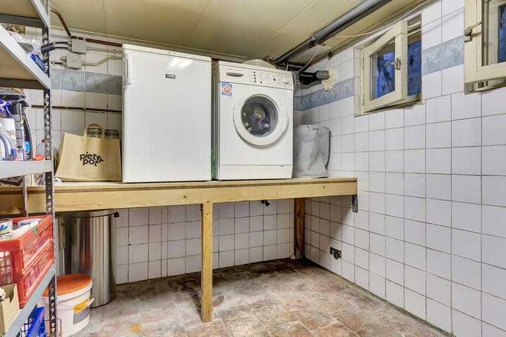 Photo 19 of Middelhovenstraat 3