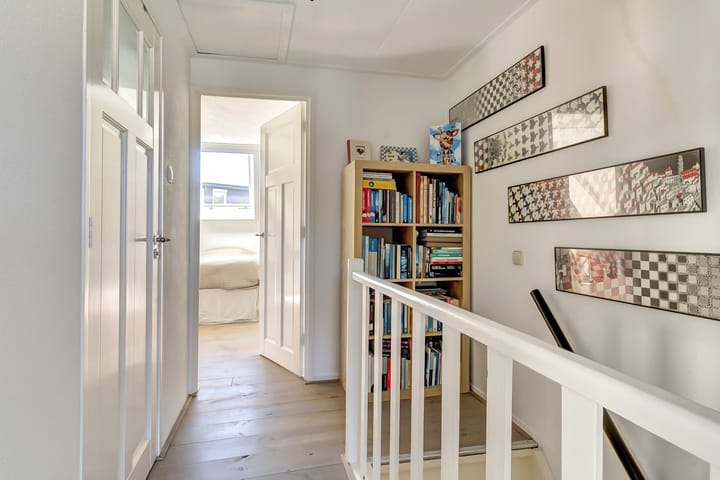 Photo 20 of Middelhovenstraat 3