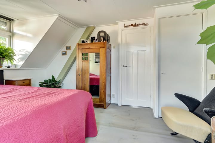 Photo 23 of Middelhovenstraat 3