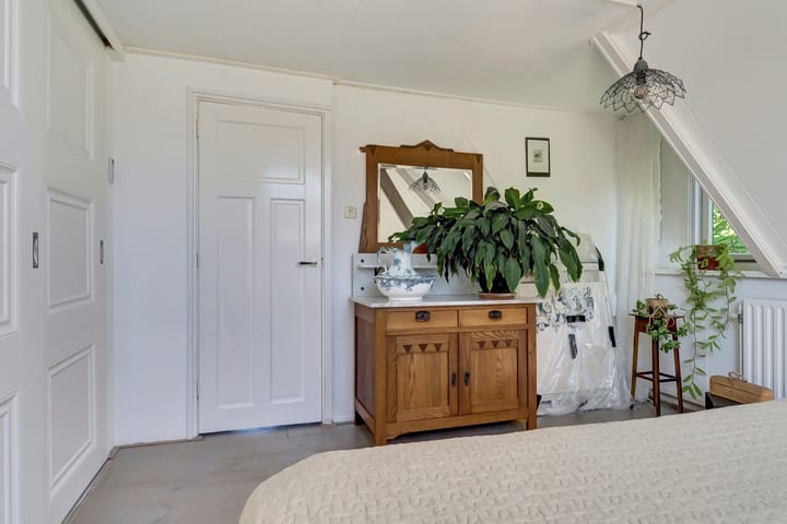 Photo 26 of Middelhovenstraat 3