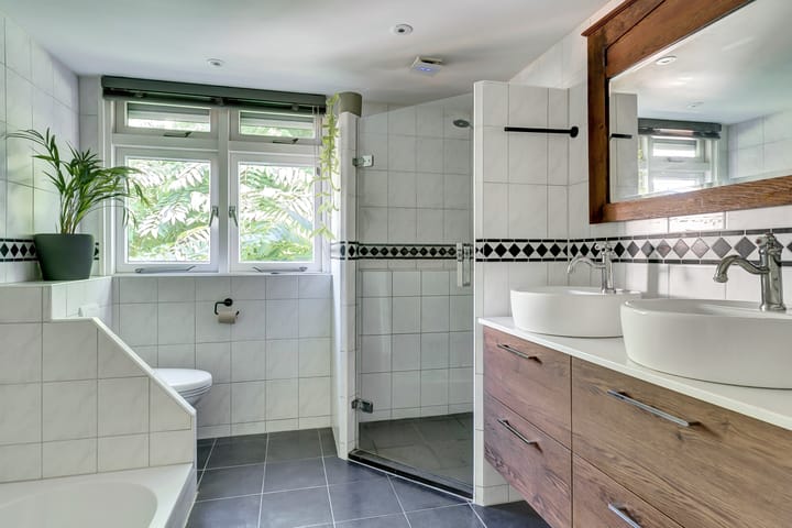 Photo 27 of Middelhovenstraat 3