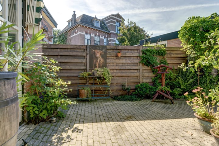 Photo 34 of Middelhovenstraat 3