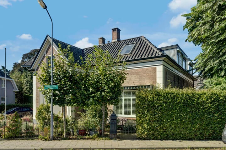 Photo 38 of Middelhovenstraat 3