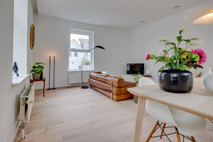 Photo 6 of Nieuwegracht 135-B