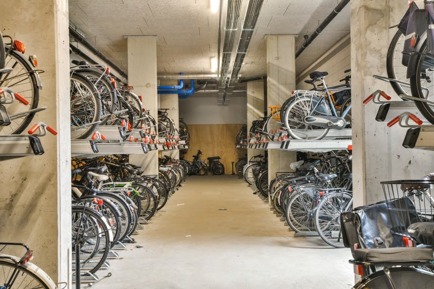 Photo 15 of Johan van der Keukenstraat 83-G