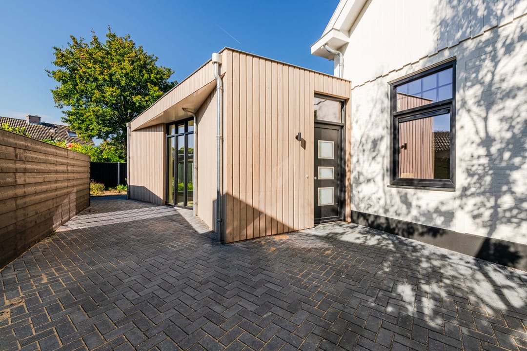 Photo 2 of van Oosthuyselaan 79-A