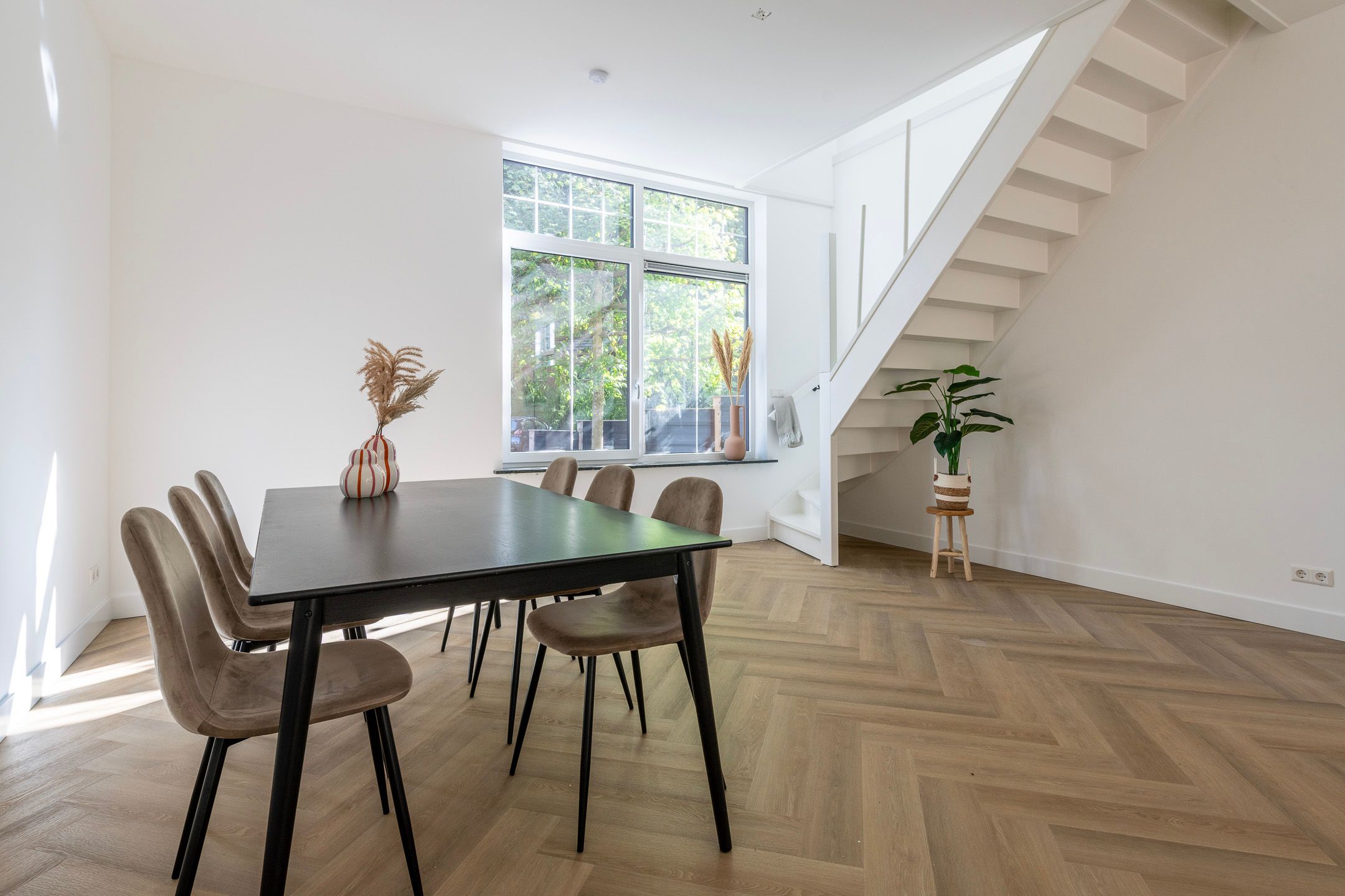 Photo 12 of van Oosthuyselaan 79-A