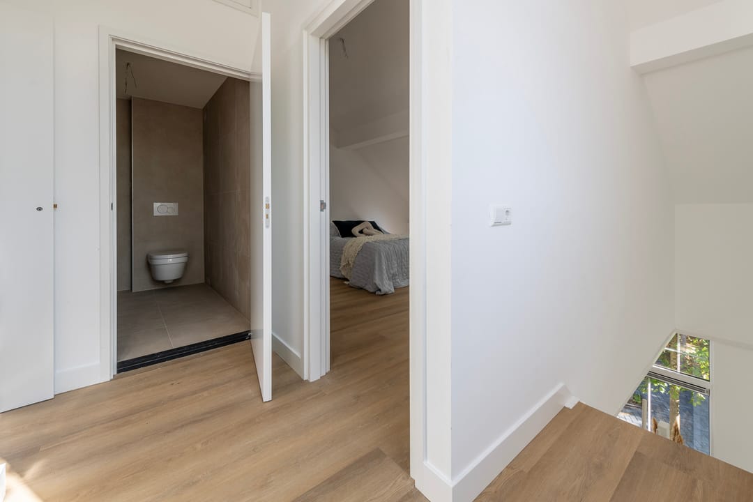 Photo 13 of van Oosthuyselaan 79-A