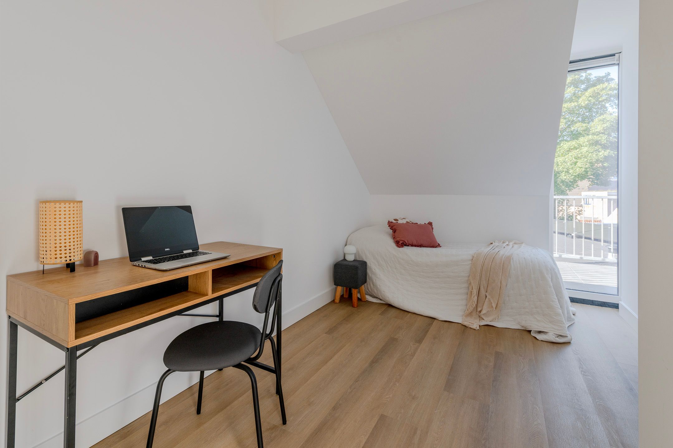 Photo 15 of van Oosthuyselaan 79-A