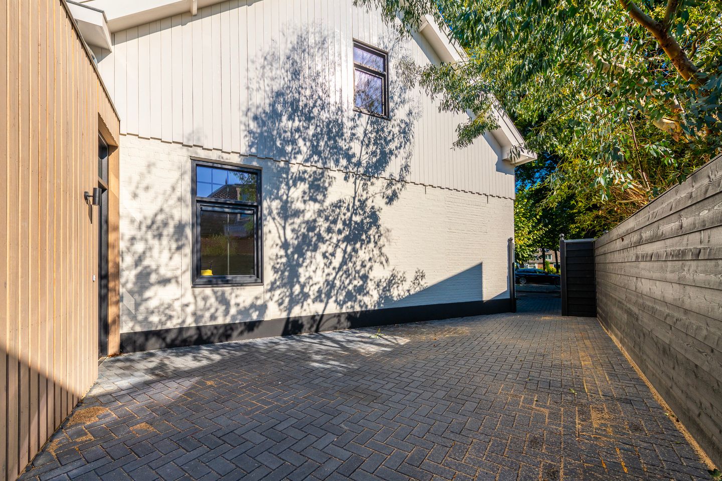 Photo 25 of van Oosthuyselaan 79-A