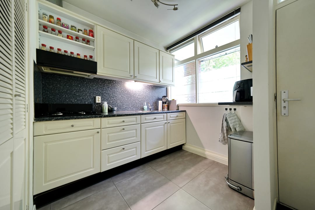 Photo 8 of Anna van Burenlaan 202